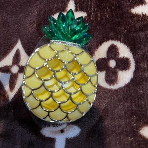 Bath & body works pineapple shape car vent/ visor clip
